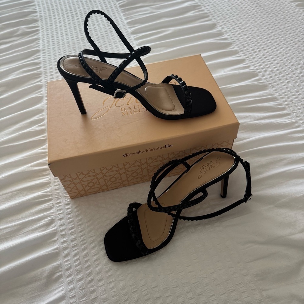 Jewel Badgley Mischka Elegant Black Strappy Heels - Picture 3 of 8